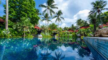 Outdoor pool, pool loungers