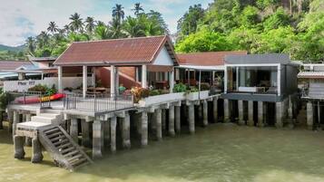Pier117 Private Ocean Front Villa at Sea | ลานระเบียง/นอกชาน