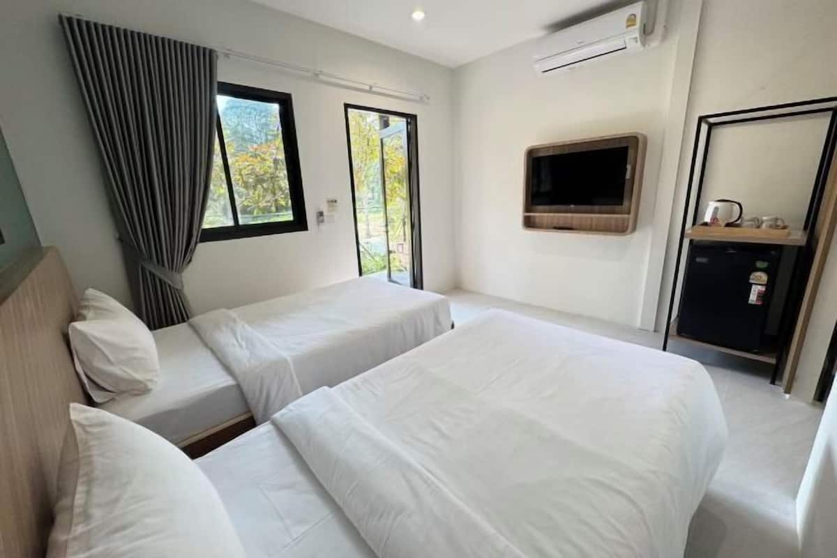 Free minibar, in-room safe, desk, blackout curtains