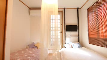 4 bedrooms, desk, free WiFi, bed sheets