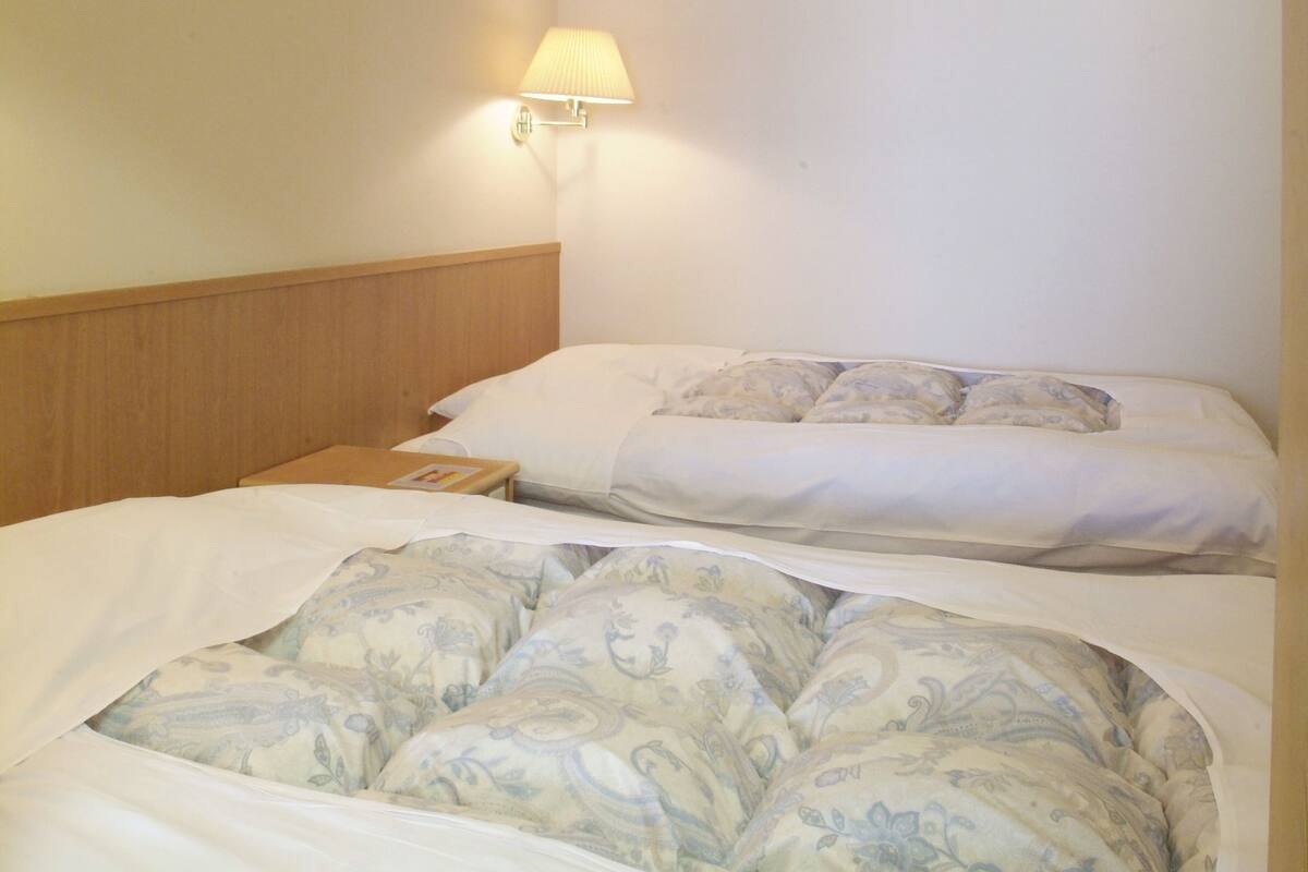 Deluxe Room with Tatami Area, Non Smoking | Premium bedding, in-room safe, desk, laptop workspace