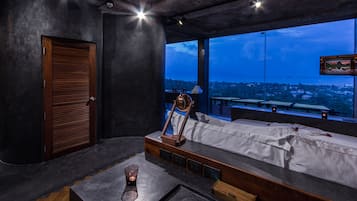 Love Studio Villa with Jacuzzi | Premium bedding, free minibar items, in-room safe, desk