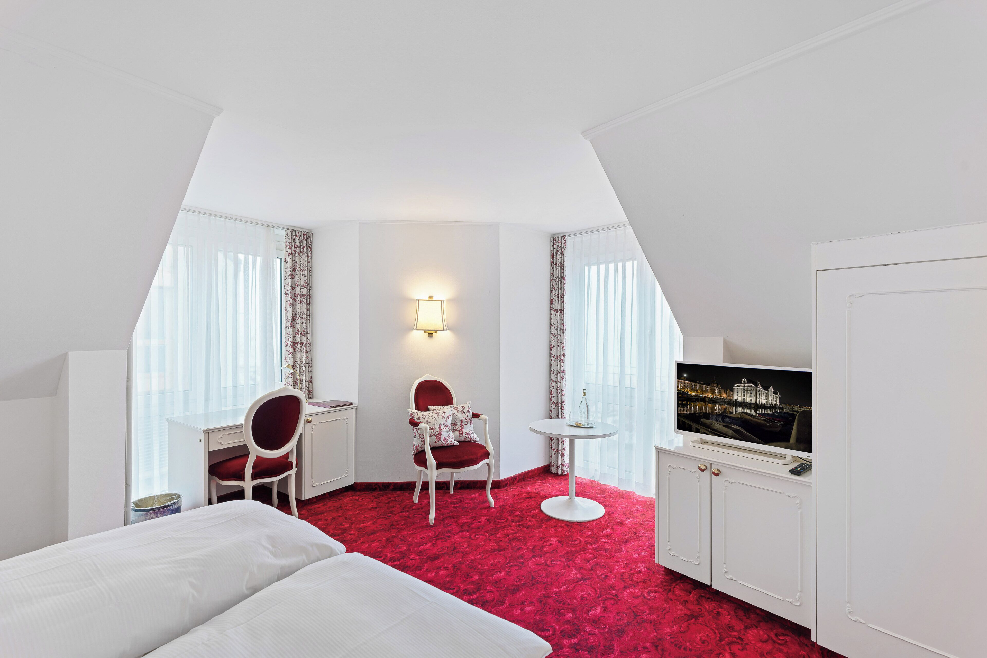 雙人房, 1 張加大雙人床, 湖畔 | 迷你吧、客房內保險箱、書桌、隔音