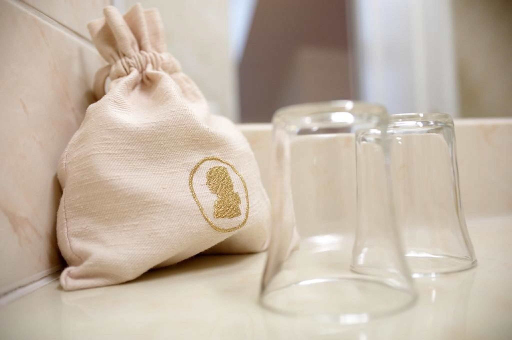 double room | bathroom amenities | combined shower/bathtub, free toiletries, hair dryer, towels