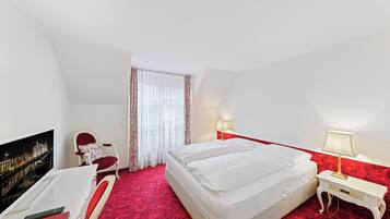 Quarto casal, 1 cama Queen, no pátio | Frigobar, cofres nos quartos, escrivaninha, quartos à prova de som