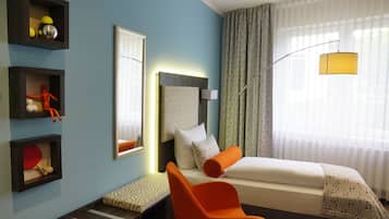 1 bedroom, premium bedding, desk, laptop workspace