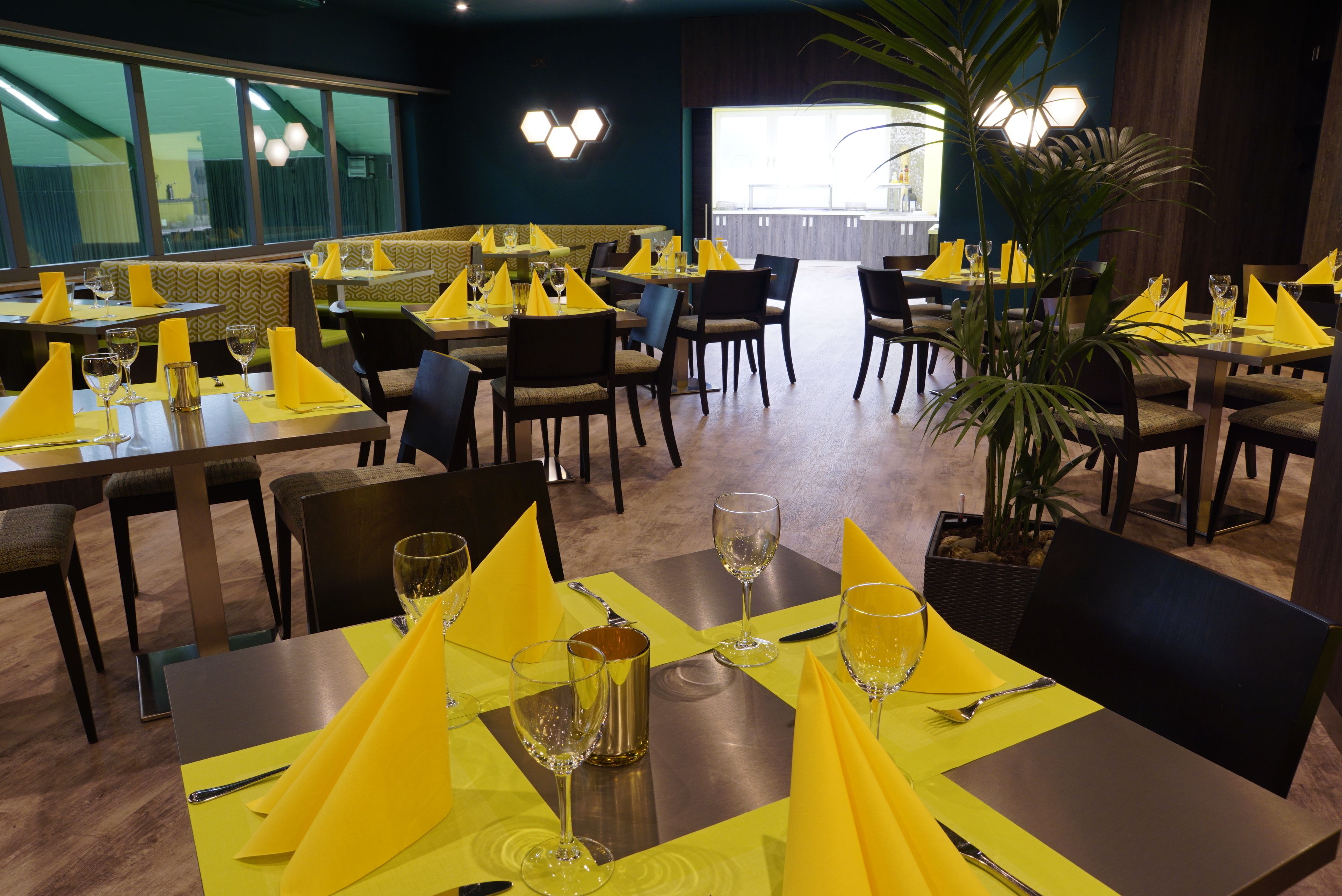 Déjeuner et dîner servis sur place