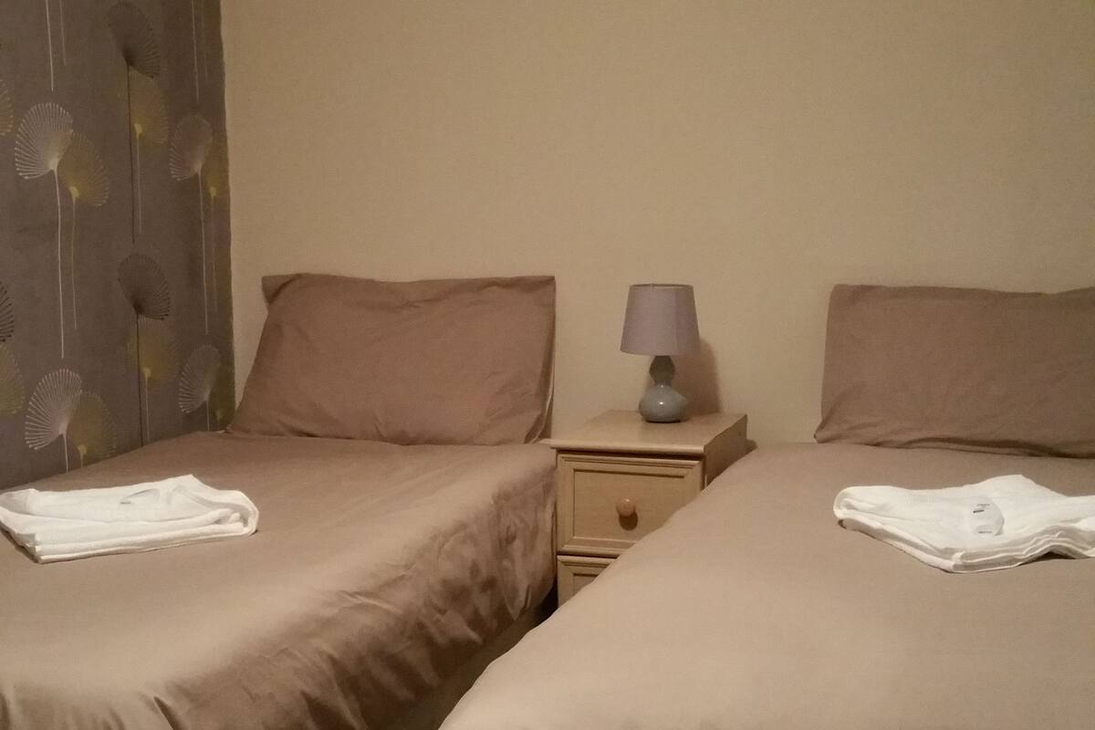 Premium bedding, iron/ironing board, free WiFi