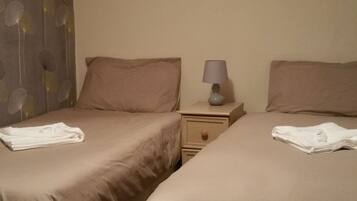 Premium bedding, iron/ironing board, free WiFi