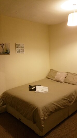 Premium bedding, iron/ironing board, free WiFi