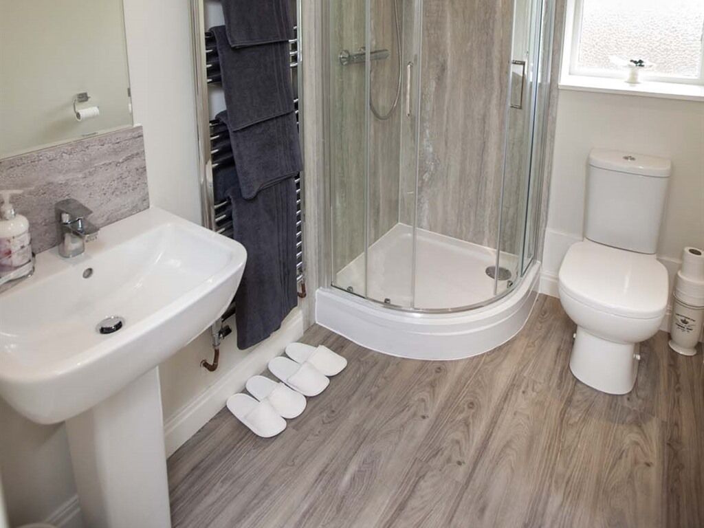 Appartement Luxe, salle de bains attenante, vue jardin | Salle de bain | Serviettes fournies