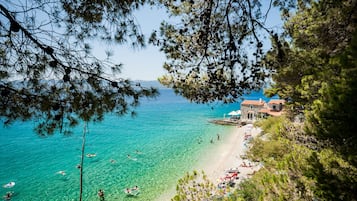 Una spiaggia nelle vicinanze