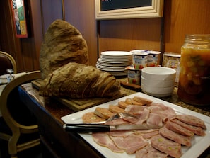 Frühstück (9.00 EUR pro Person)