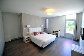 Deluxe Double Room | Desk, soundproofing, free WiFi, wheelchair access