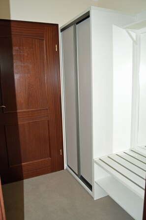 Quarto casal conforto | Escrivaninha, Wi-Fi de cortesia, roupa de cama