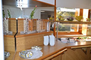 Tägliches Frühstücksbuffet gegen Gebühr