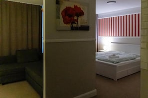 Apartment | Desk, WiFi (free), bed sheets