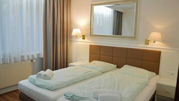 Chambre Familiale, 2 chambres | Bureau, Wi-Fi gratuit, draps fournis