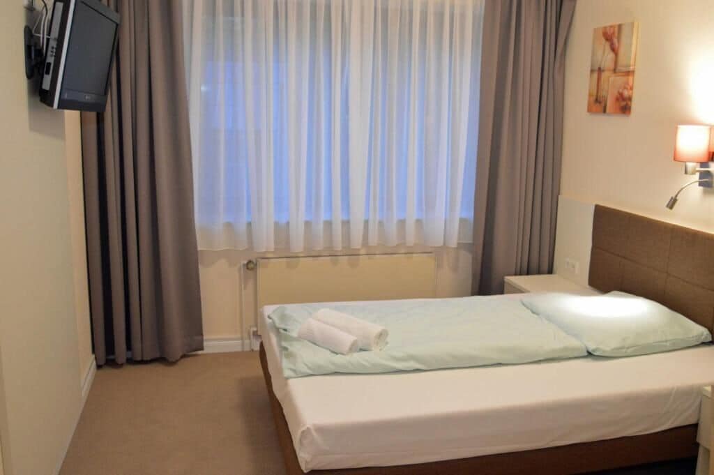 Economy Double Room | Desk, free WiFi, bed sheets