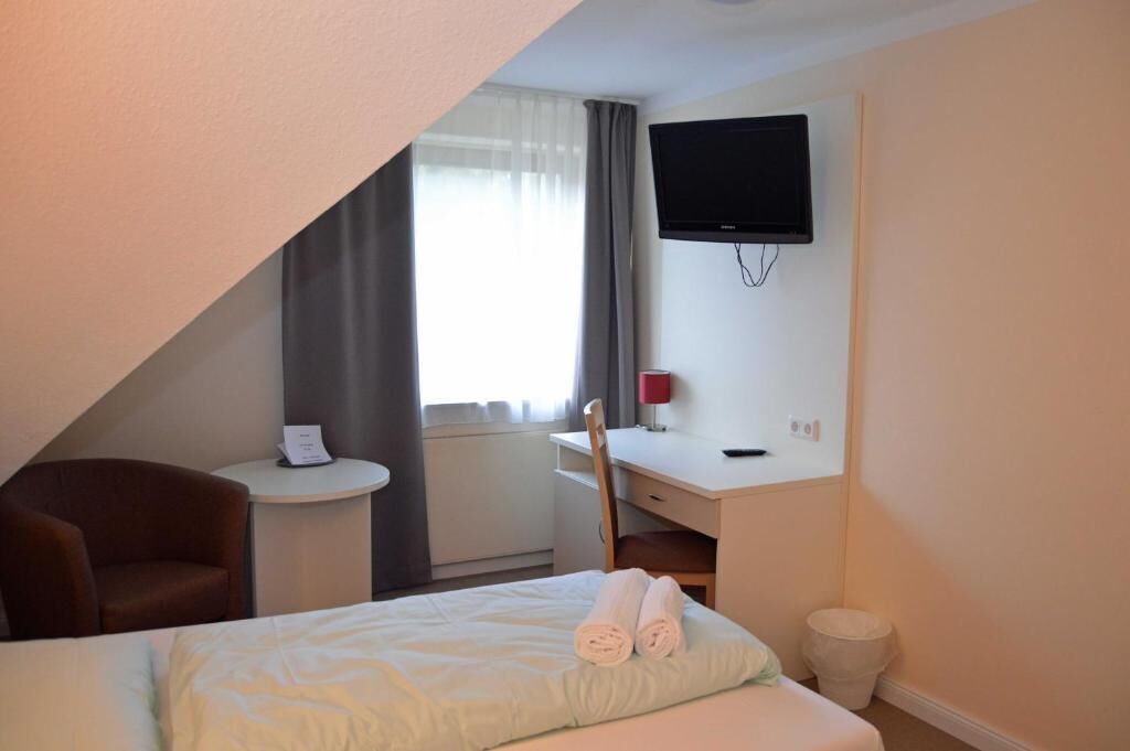 Chambre Simple Confort | Salle de bain | Douche, articles de toilette gratuits, sèche-cheveux