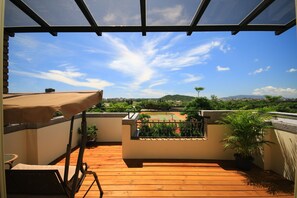 Deluxe Suite (VIP) | Terrace/patio - Sunny Breeze Garden (Xincheng)