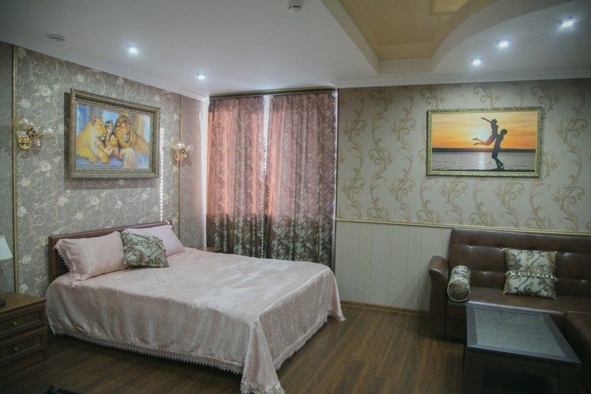 Suite | Brankas, setrika/meja setrika, dan tempat tidur lipat/tambahan