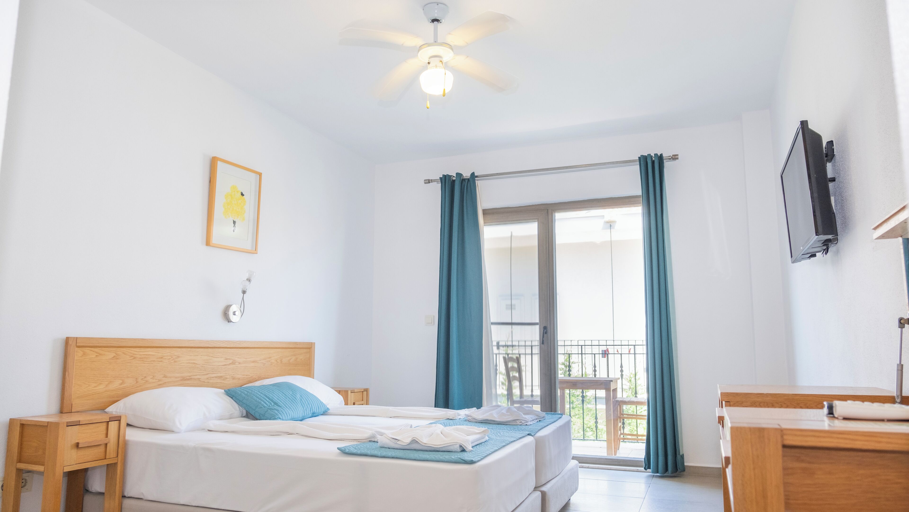 Deluxe Twin Room | Desk, free WiFi, bed sheets