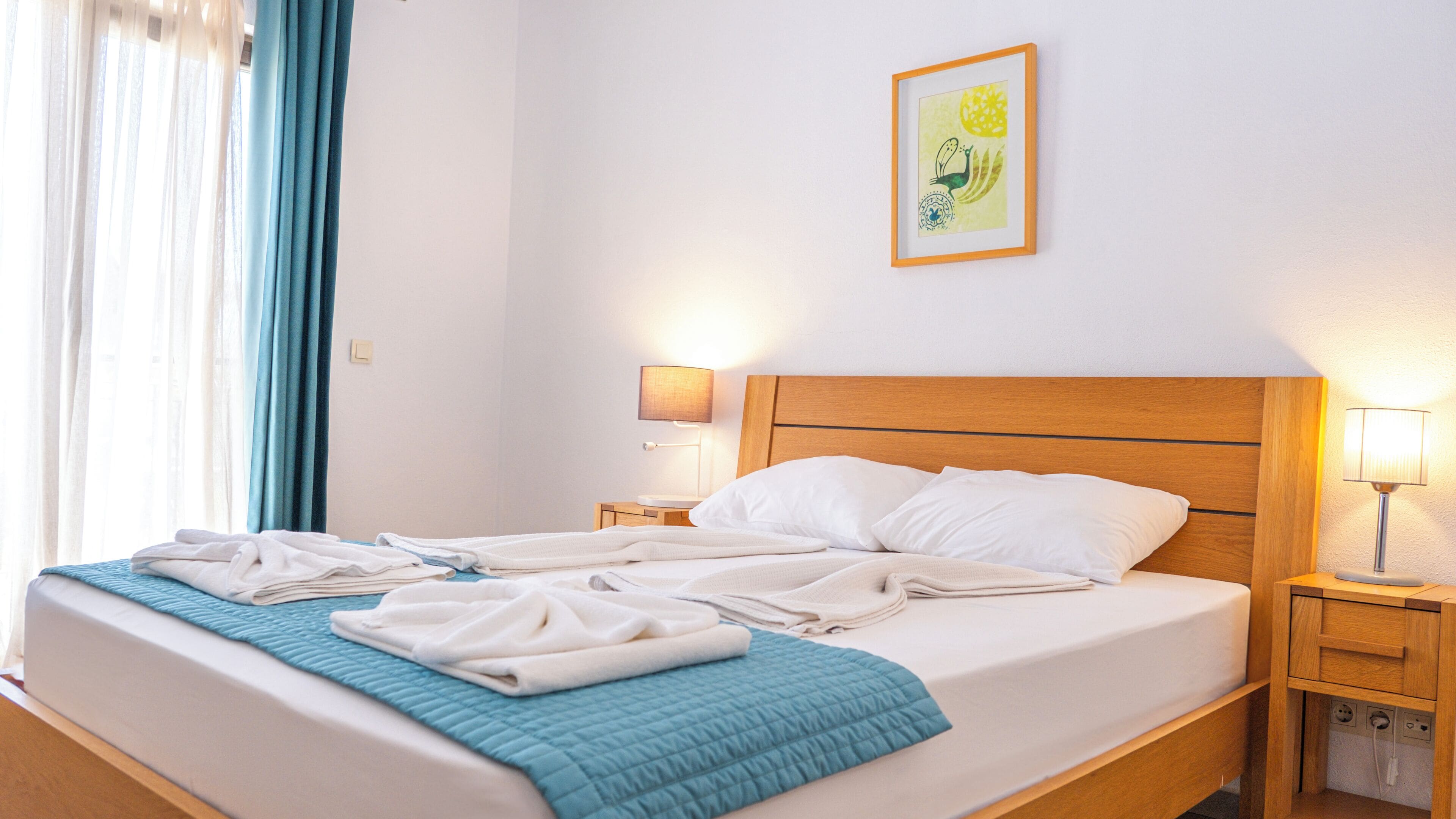 Escritorio, wifi gratis y ropa de cama 