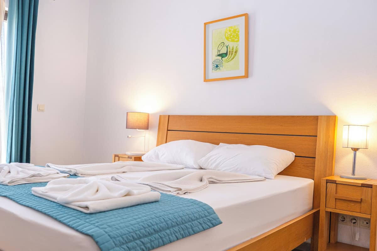 Quarto casal luxo | Escrivaninha, Wi-Fi de cortesia, roupa de cama