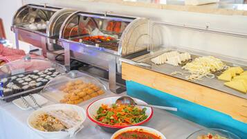 Free daily buffet breakfast