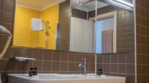 Shower, free toiletries, hair dryer, slippers - Otel Kefalos (Gökçeada)