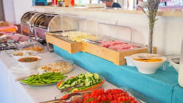 Free daily buffet breakfast