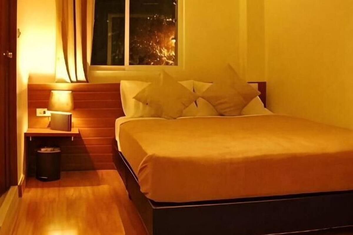 In-room safe, desk, rollaway beds, free WiFi