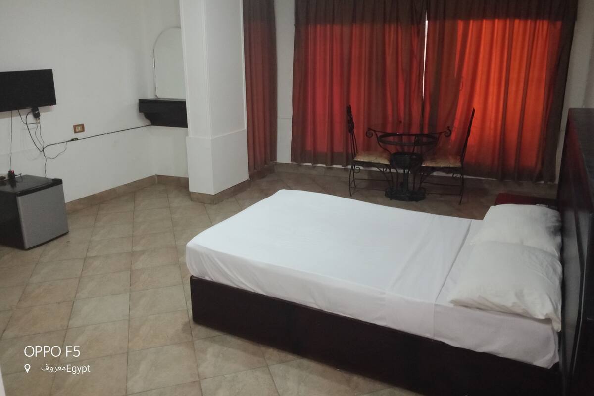 Minibar, in-room safe, WiFi (free)