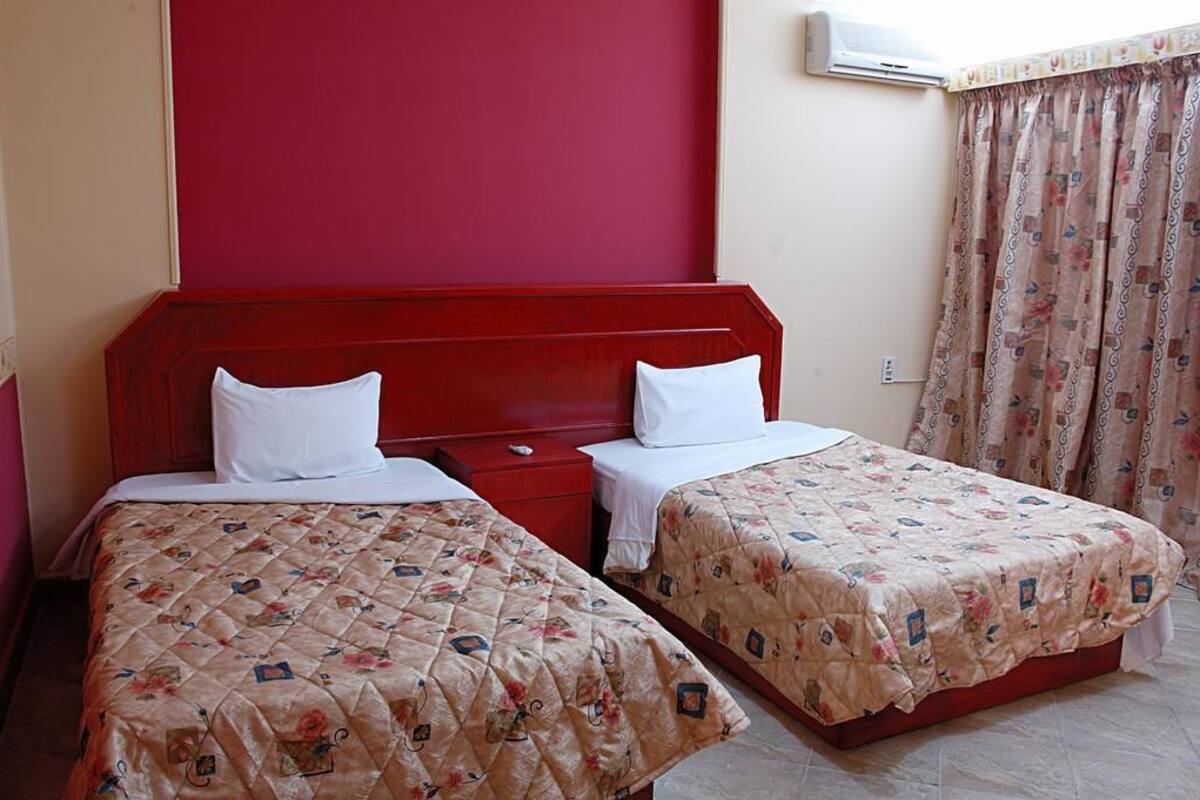Minibar, in-room safe, WiFi (free)