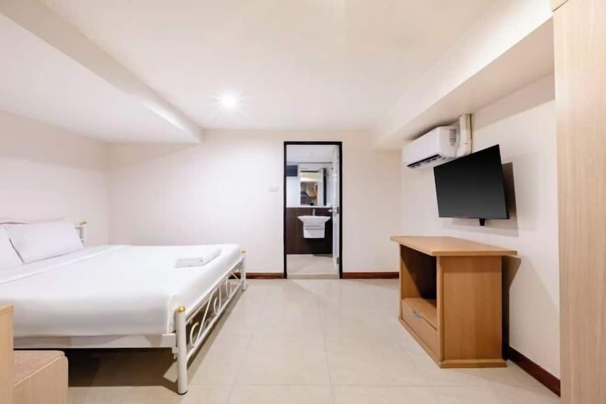1 bedroom, cribs (free), individually decorated, individually furnished