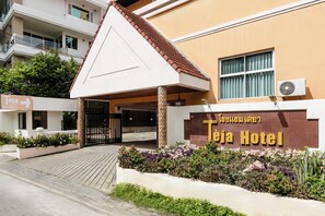 Front of property - Teja Hotel (Bangkok)