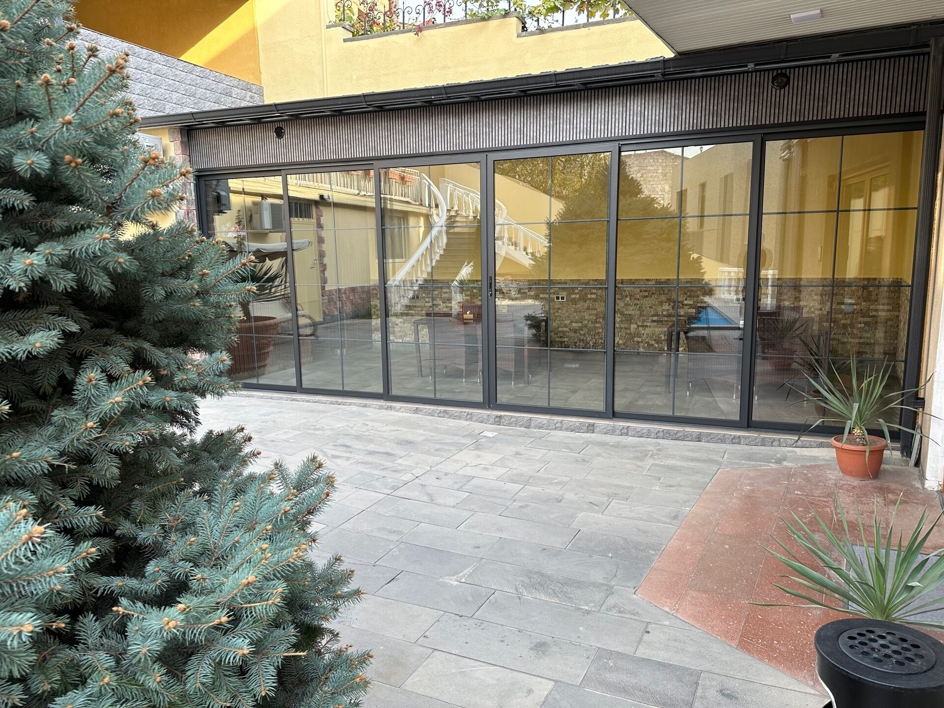 Photo - Capital Hotel