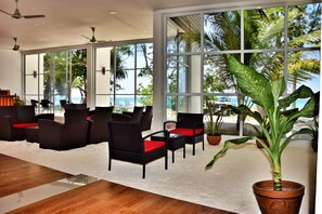 Lobby sitting area - Athiri Beach (Dhigurah)