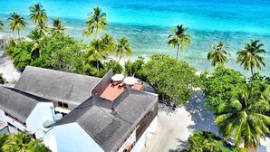 Aerial view - Athiri Beach (Dhigurah)