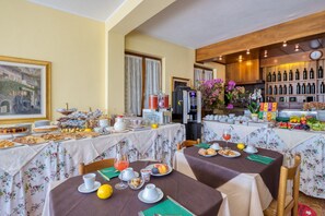 Tägliches inbegriffenes Frühstücksbuffet