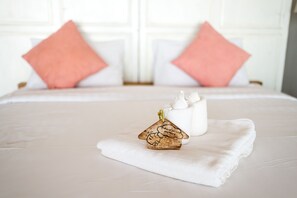 Caja de seguridad en la habitación, escritorio y cortinas blackout 