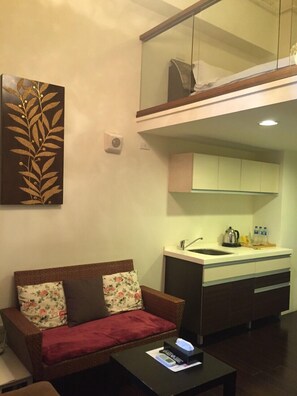 Family Triple Room | Private kitchenette | Fridge, coffee/tea maker, electric kettle