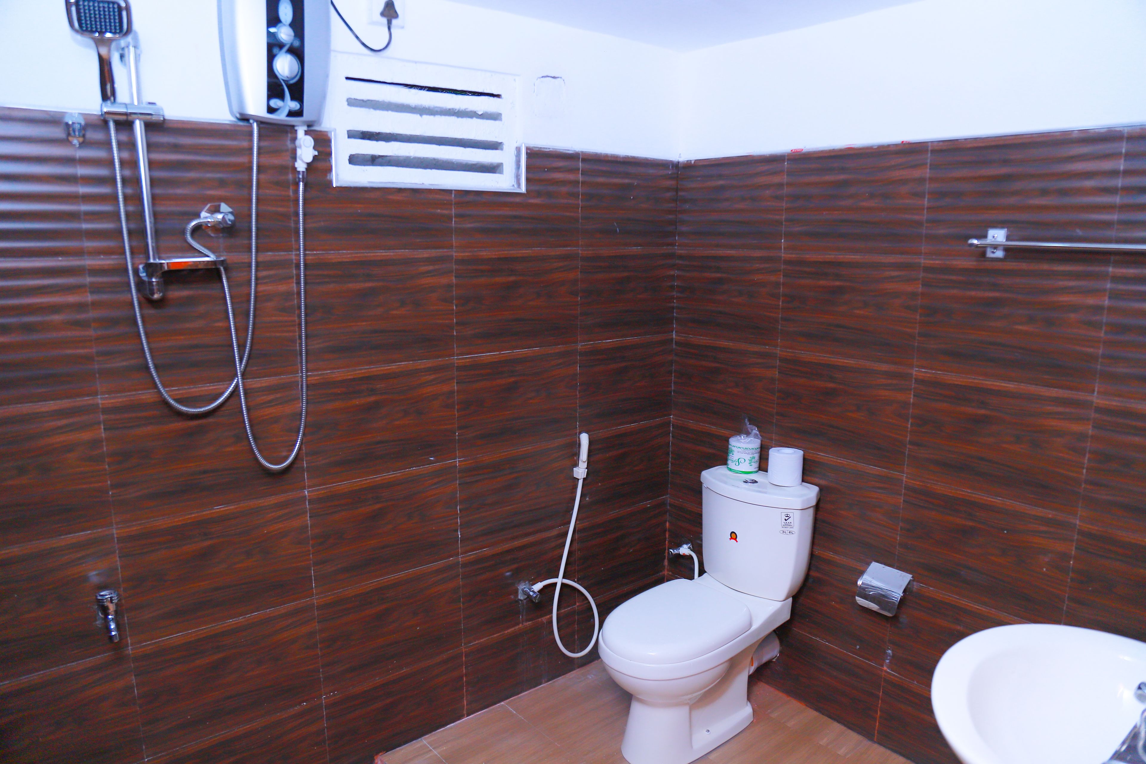 traditional tree house, 1 queen bed, mountain view | bathroom | shower, free toiletries, hair dryer, slippers