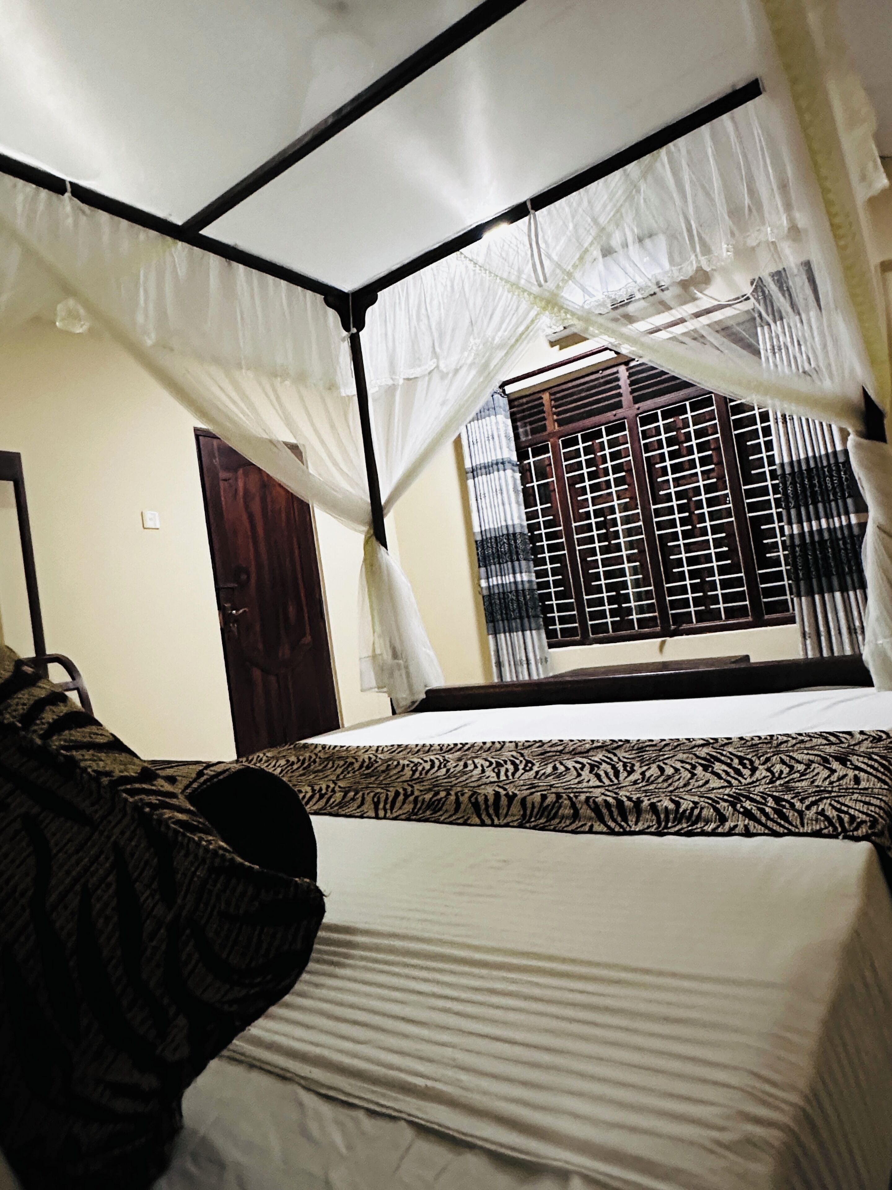 Habitación estándar doble, 1 cama de matrimonio | Ropa de cama de alta calidad, escritorio, sistema de insonorización