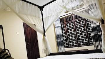 Habitación estándar doble, 1 cama de matrimonio | Ropa de cama de alta calidad, escritorio, sistema de insonorización