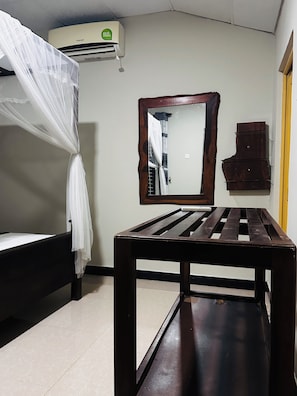 Premium bedding, desk, soundproofing, iron/ironing board - Sigiriya Rock Gate Resort (Sigiriya)