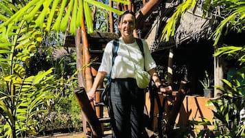 Casa en un árbol tradicional, 1 cama de matrimonio, vistas a la montaña | Zona de estar