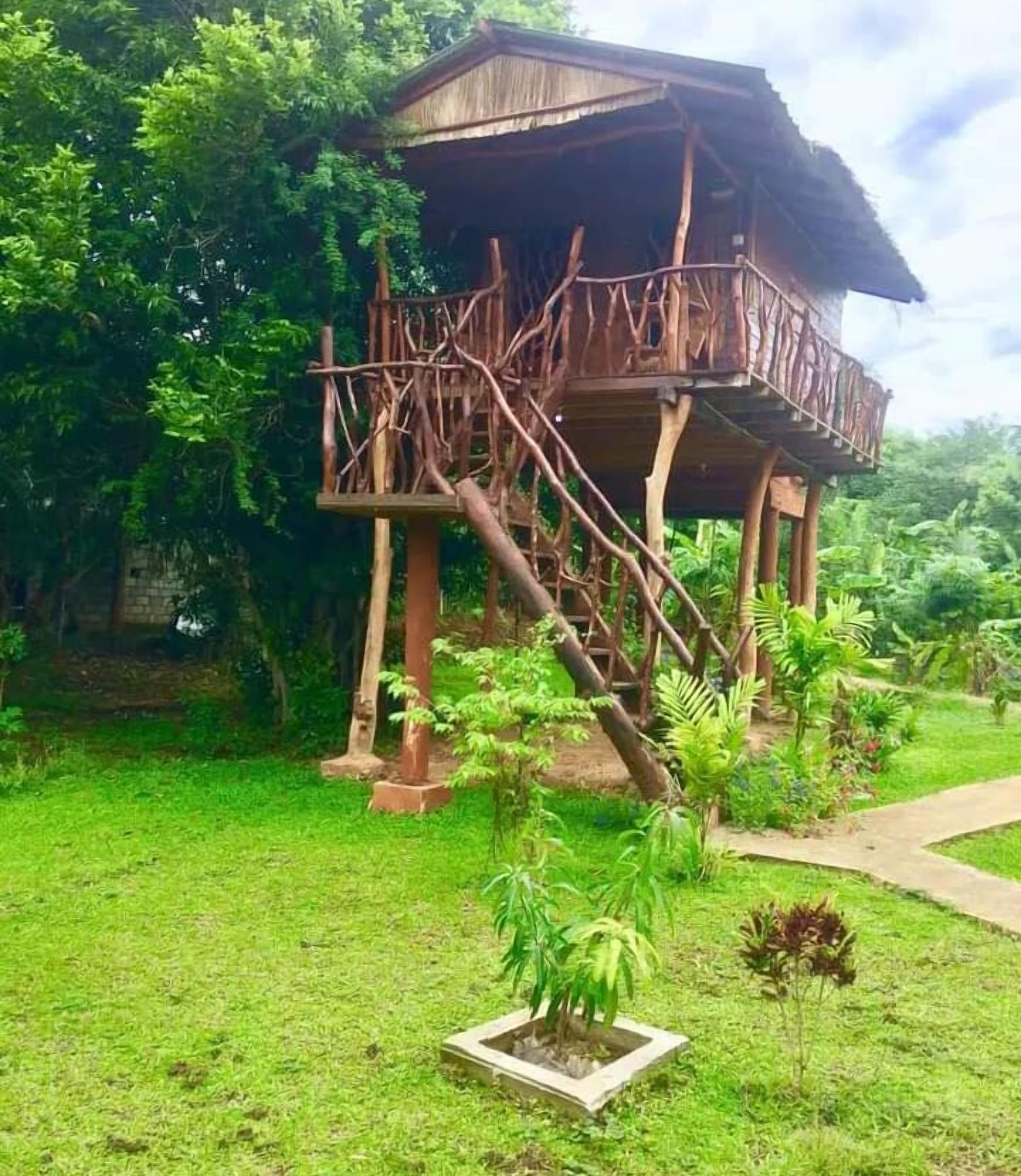 traditional tree house, 1 queen bed, mountain view | 1 bedroom, premium bedding, desk, soundproofing