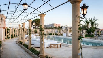 8 indoor pools, outdoor pool, sun loungers